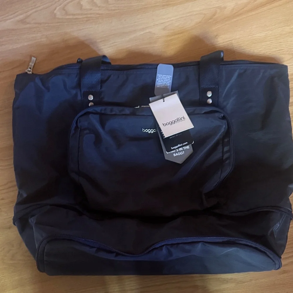 Baggallini NWT navy travel bag expandable